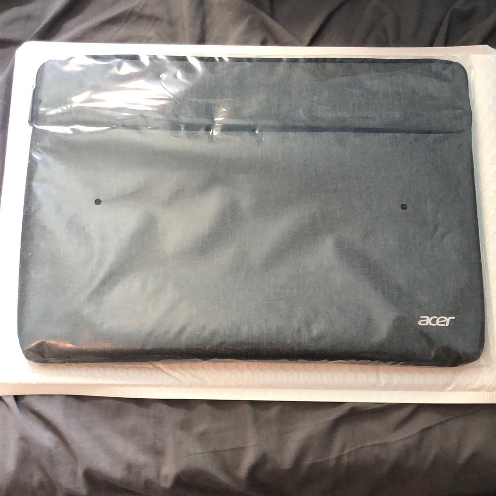 Acer Gray Laptop Case 11 X 16 X 1 New With Defects